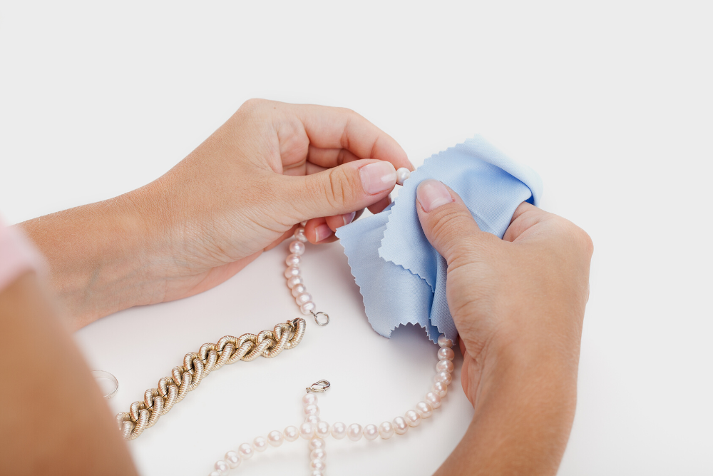 How to Clean Your Silver Jewellery With Household Items