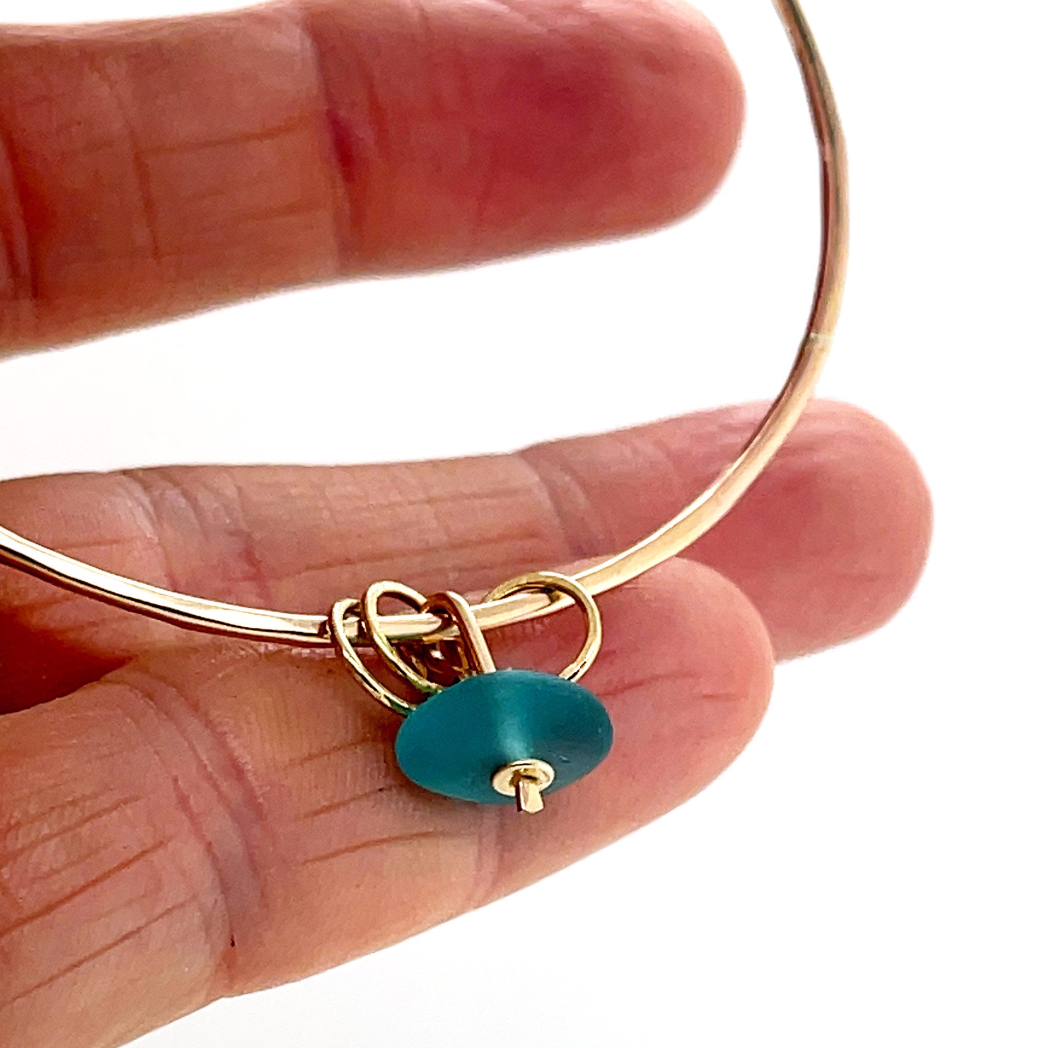 Chic Turquoise Sea Glass Gold Charm Bracelet – Artisan-Crafted Bangle with Circle Charms for a Modern Touch
